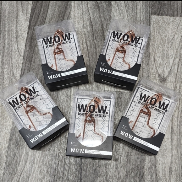 FREE With ANY Purchase NIB W.O.W Rosegold Eyelash Curler - Picture 1 of 3